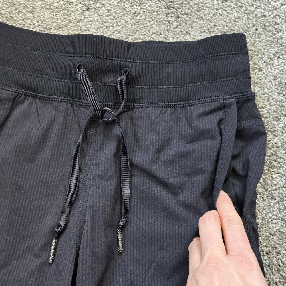 Lululemon Dance Studio Cropped Jogger Pant LIKE NEW size 2 - Picture 3 of 13